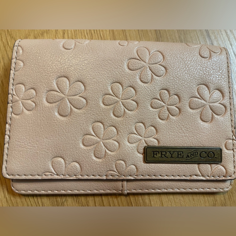 Frye Embossed Floral Leather Card Wallet in Cream